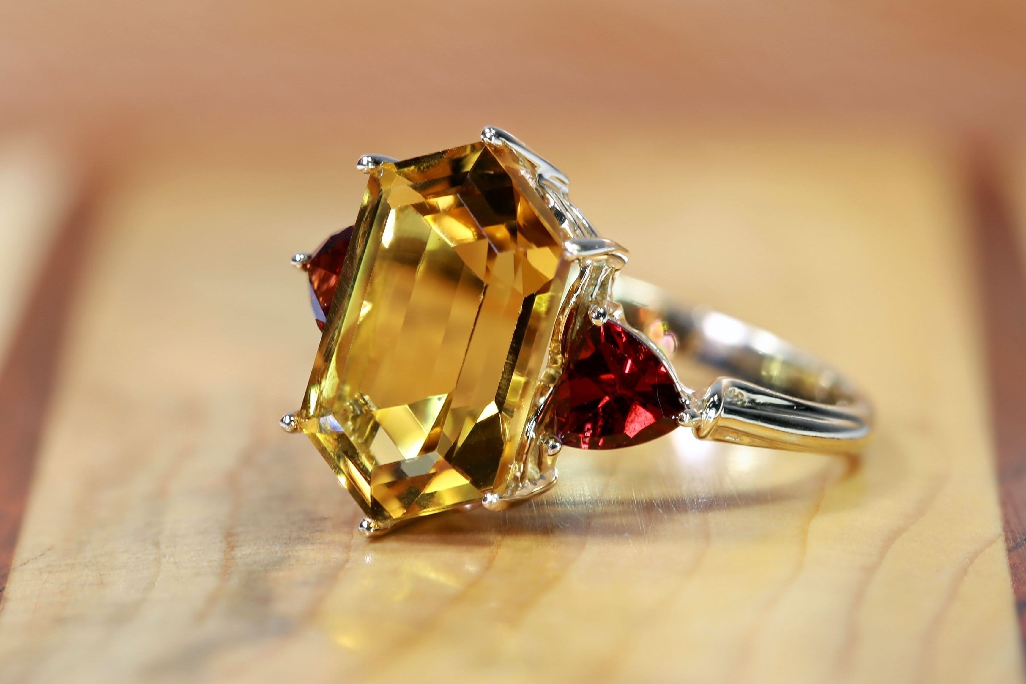 Laser in jewelry industry: modify and repair jewels without removing the gems
